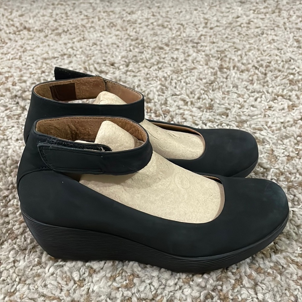 Clarks artisan wedged work shoes Sz 7.5